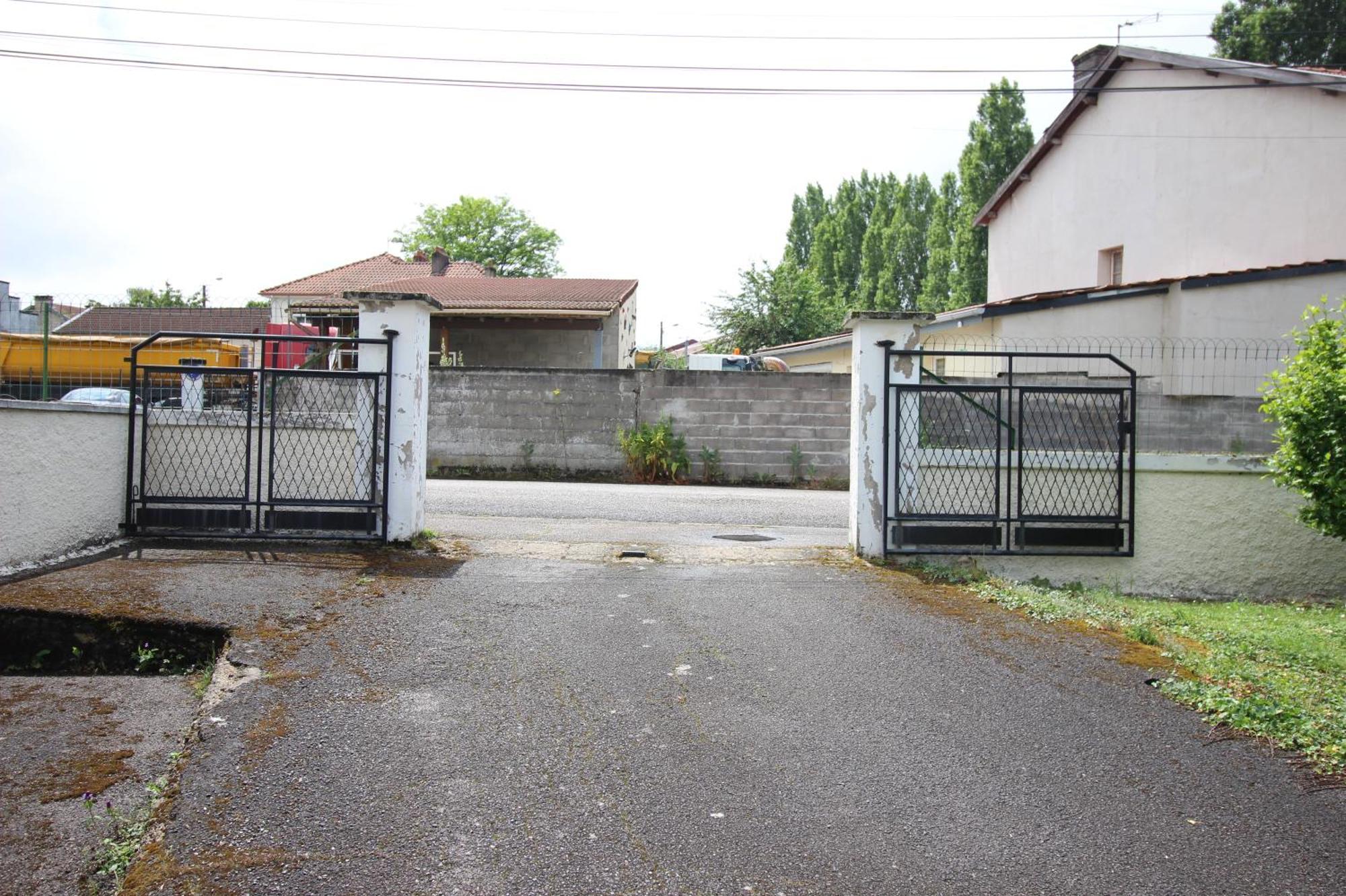 3 Chambres - Tres Grand Jardin Privee - Terrasse Privee - Garage Velo Et Moto - Parking Voiture Privee Dans La Propriete - Gere Par Presta-Zen'Services Thierville-sur-Meuse Dış mekan fotoğraf